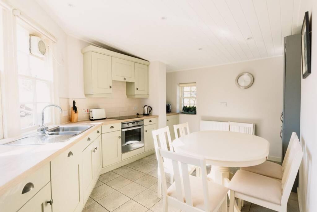 Factors House - A Comfy Cottage In Countryside Park With Wifi And Access To Bar And Pool Perth Exteriör bild