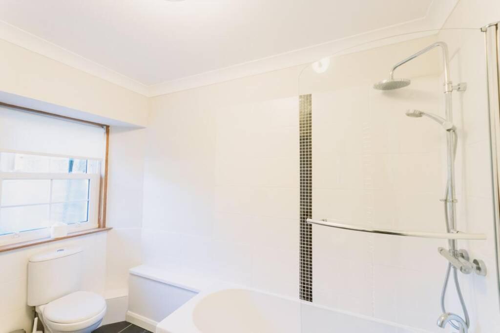 Factors House - A Comfy Cottage In Countryside Park With Wifi And Access To Bar And Pool Perth Exteriör bild